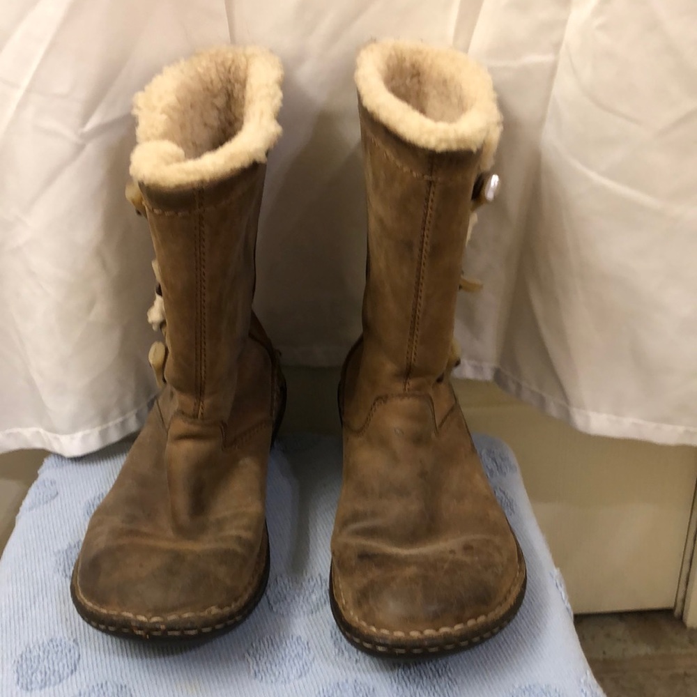 Womens Ugg Boots. Size 5 Leather